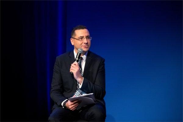 College of Computing Dean Marouane Kessentini asks a question to President Philomena V. Mantella and former Ford and Steelcase CEO Jim Hackett. 