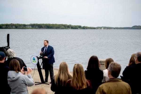 Muskegon mayor speaks with crowd during news conference